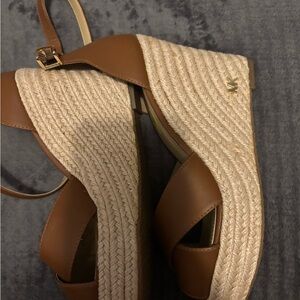 Michael Kors platform heels size 9  3.5 height